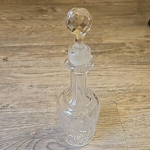 Elegant Crystal Decanter with Stopper